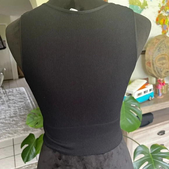 Nikibiki deep V tank top - Picture 4 of 7